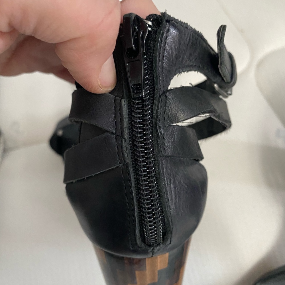 Shoes - Picture 4 of 7